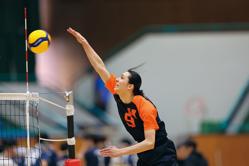 バレーボール界の新星、高橋慶帆選手のファースト写真集『高橋慶帆1st