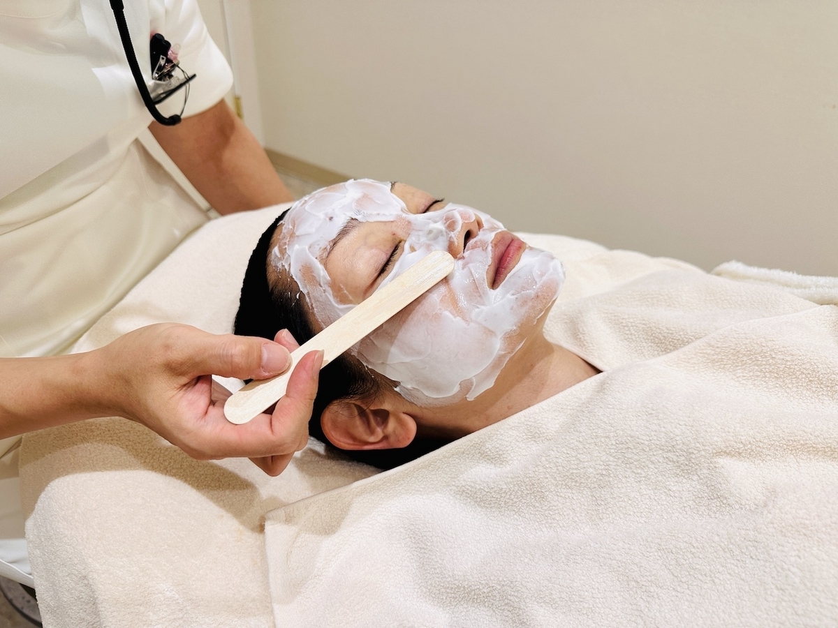 痛くないダーマペン×マッサージピール！毛穴の引き締め＆なめらか肌を