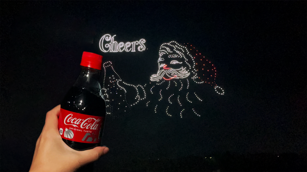コカ・コーラ　イルミネーション　屋内用 クリスマス夜空をキラキラ彩る！コカ・コーラ ドローンショー