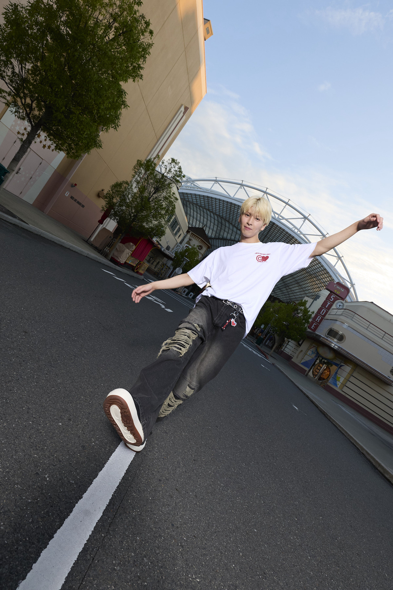 THE RAMPAGE長谷川慎がモデルで登場！USJ×COIN PARKING DELIVERY