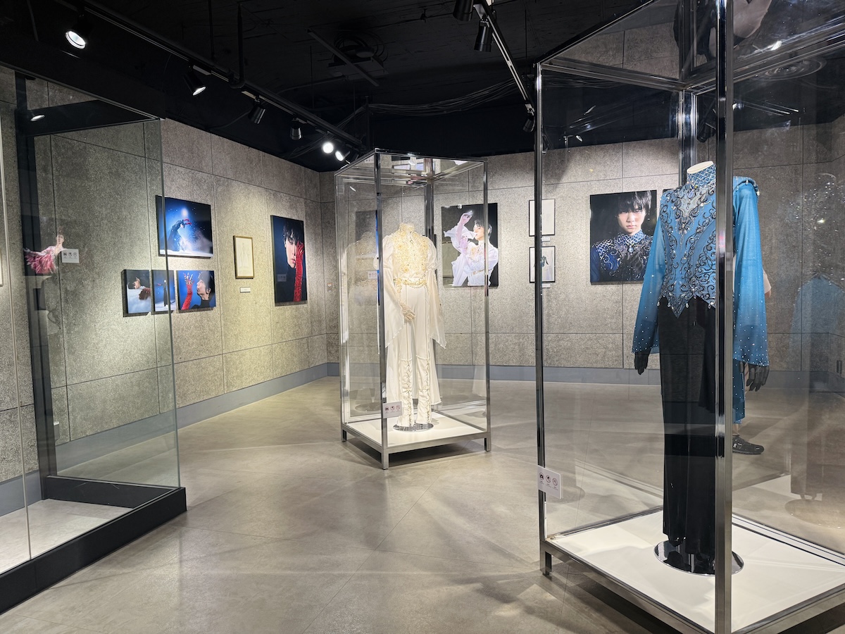羽生結弦選手の衣装＆写真展を東京タワーでレポート『Couture on Ice
