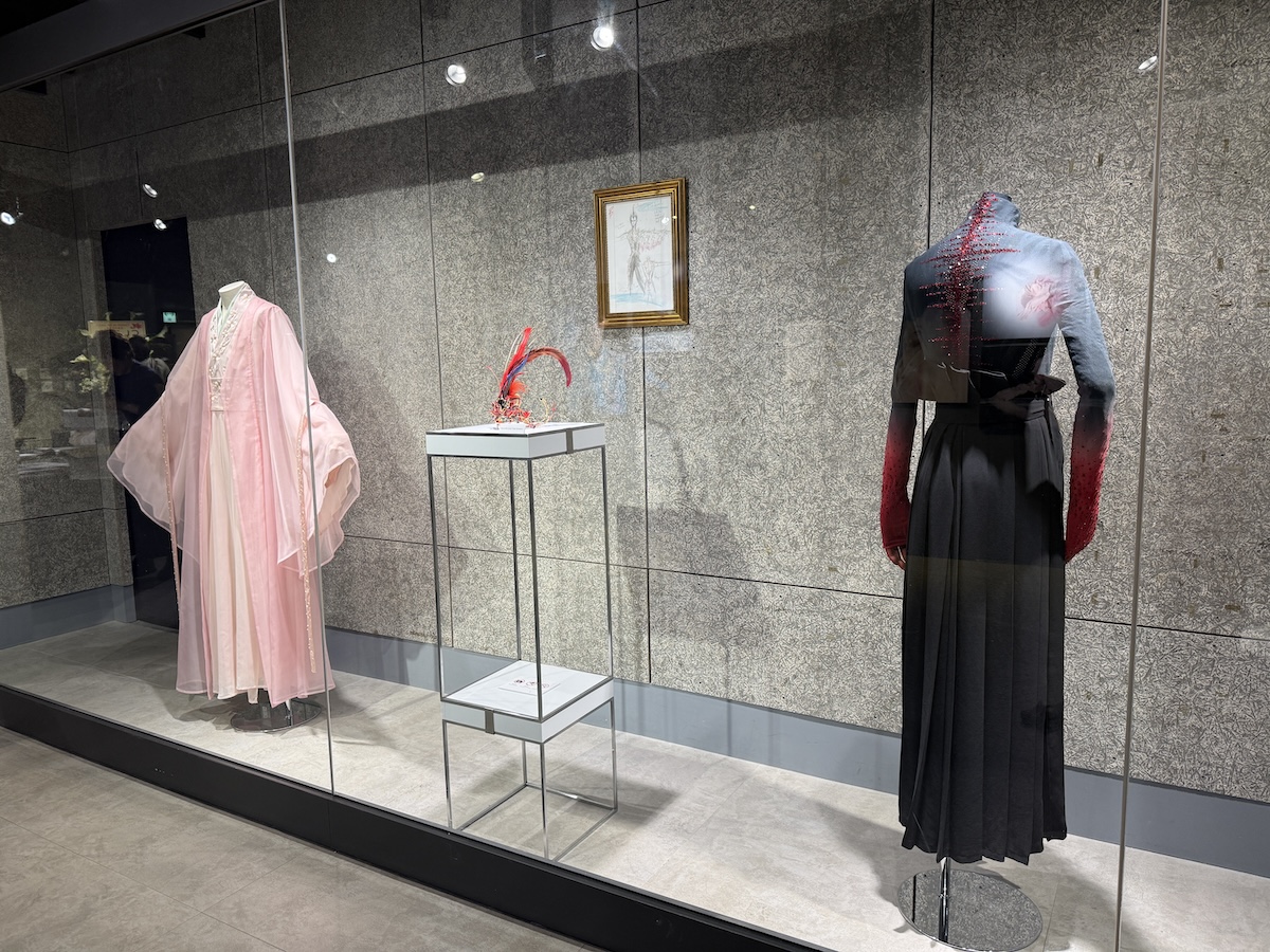 羽生結弦選手の衣装＆写真展を東京タワーでレポート『Couture on Ice