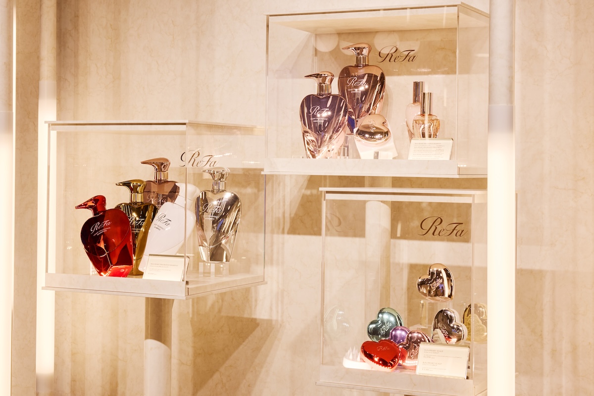 MISAMOがReFa GINZA来店で直筆サイン「ReFa BEAUTY SHOWCASE with