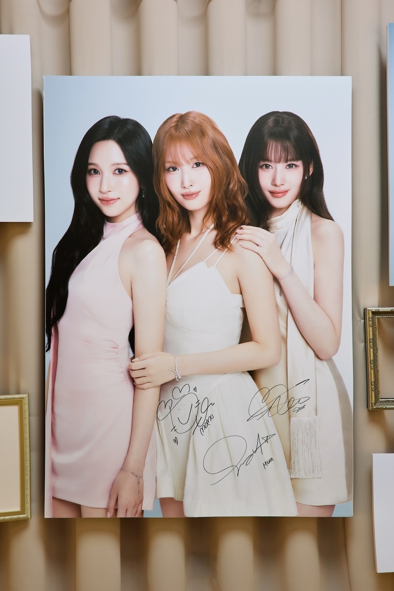 MISAMOがReFa GINZA来店で直筆サイン「ReFa BEAUTY SHOWCASE with