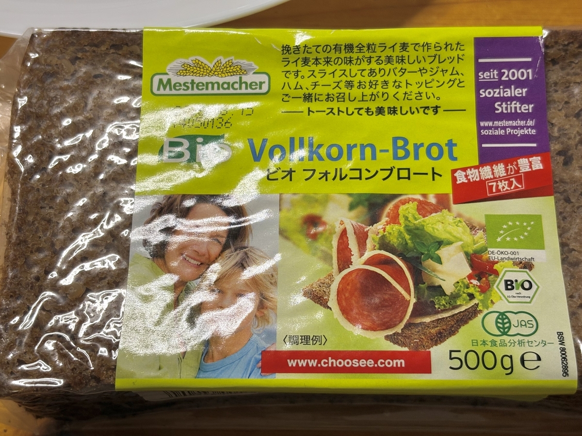 "OKストアで購入したドイツパンのパッケージの写真"