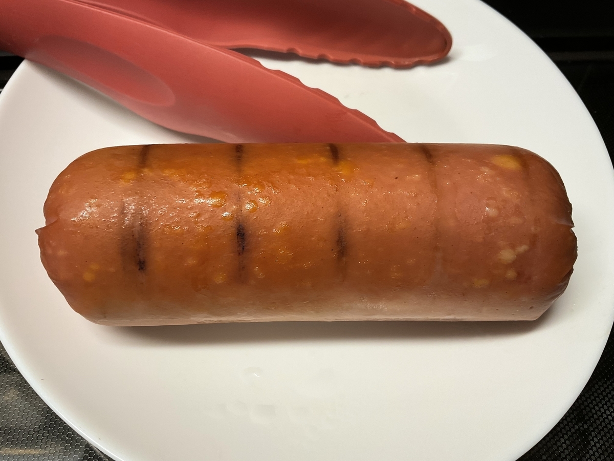 "ボロニアソーセージの燻製の写真"