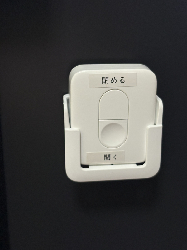リモートボタン