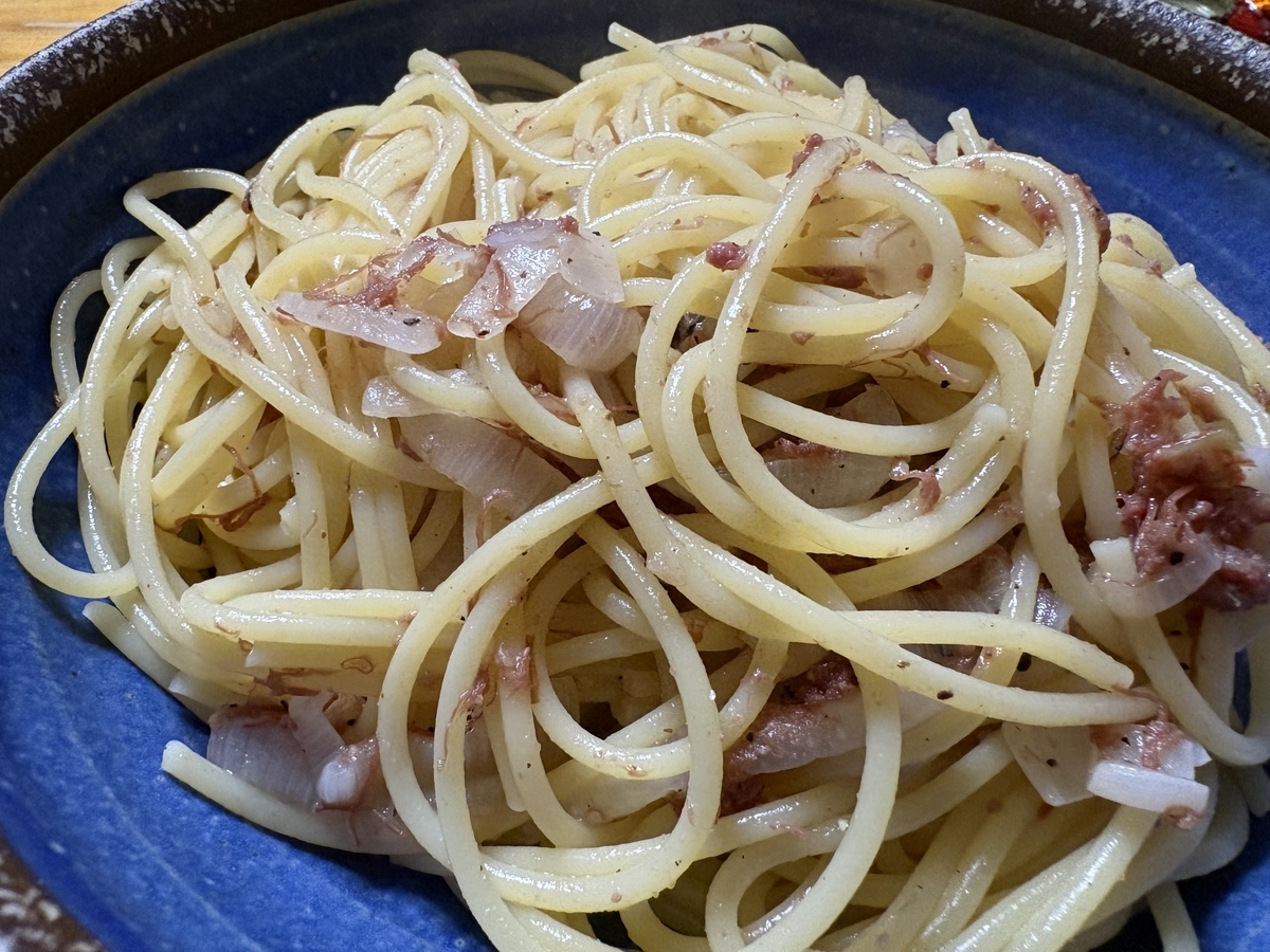 新玉ねぎのコンビーフパスタ