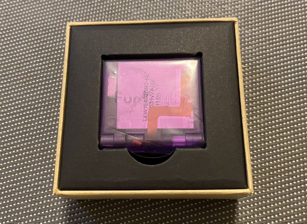 クラファンで購入！ クラムシェル型超小型ゲーム機「FunKey S