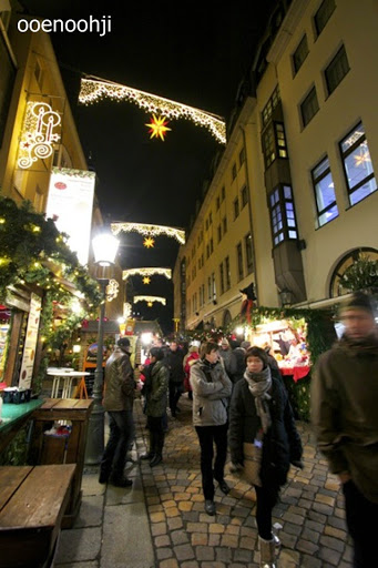 ドレスデン・クリスマスマーケットの夜景