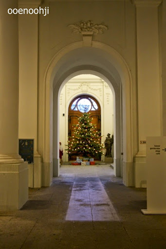 ドレスデン・建物の中のクリスマスツリー