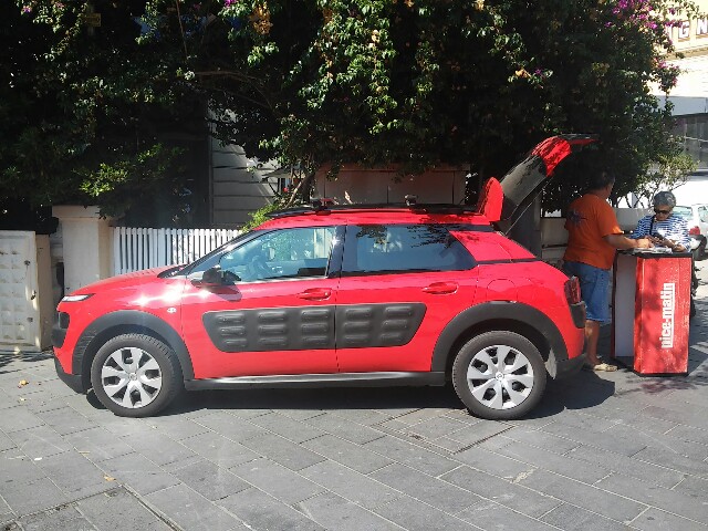 フランスにはボコボコの車が走っている 失敗したっていいじゃない 海外だもの