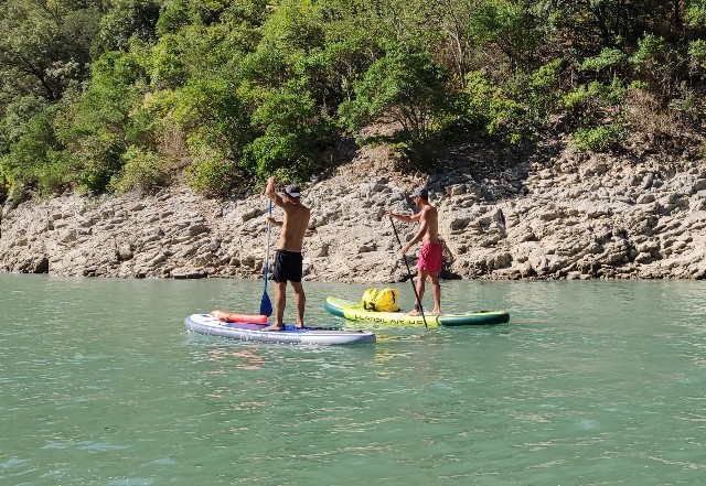 今、海や湖、川で大人気のスポーツ・SUPとは？