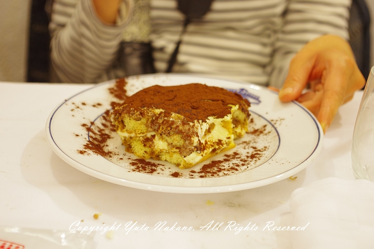 イタリアで本場のティラミスを食す