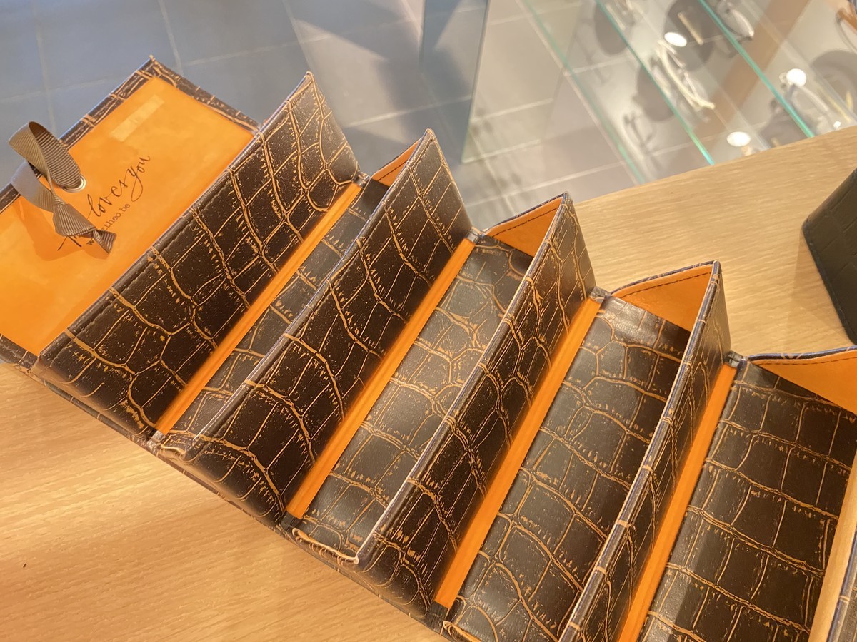 美品 Theo テオ 6本入り眼鏡ケース ロックンロールケース ブラウン