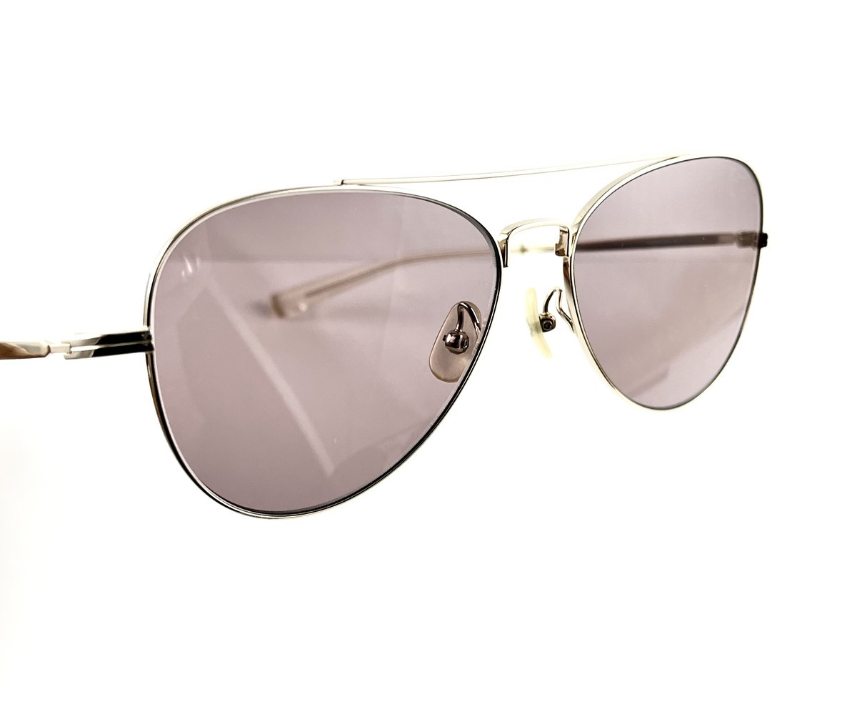 ちょっと一度は触れてみたいティアドロップのサングラス