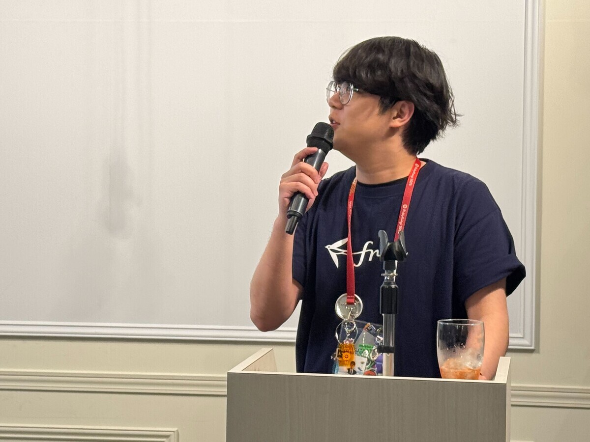 freeeのジェスンさんが司会をしている様子