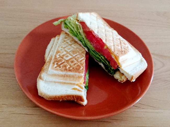 f:id:oomametomame:20190508125045j:plain ハムチーズと野菜ホットサンド