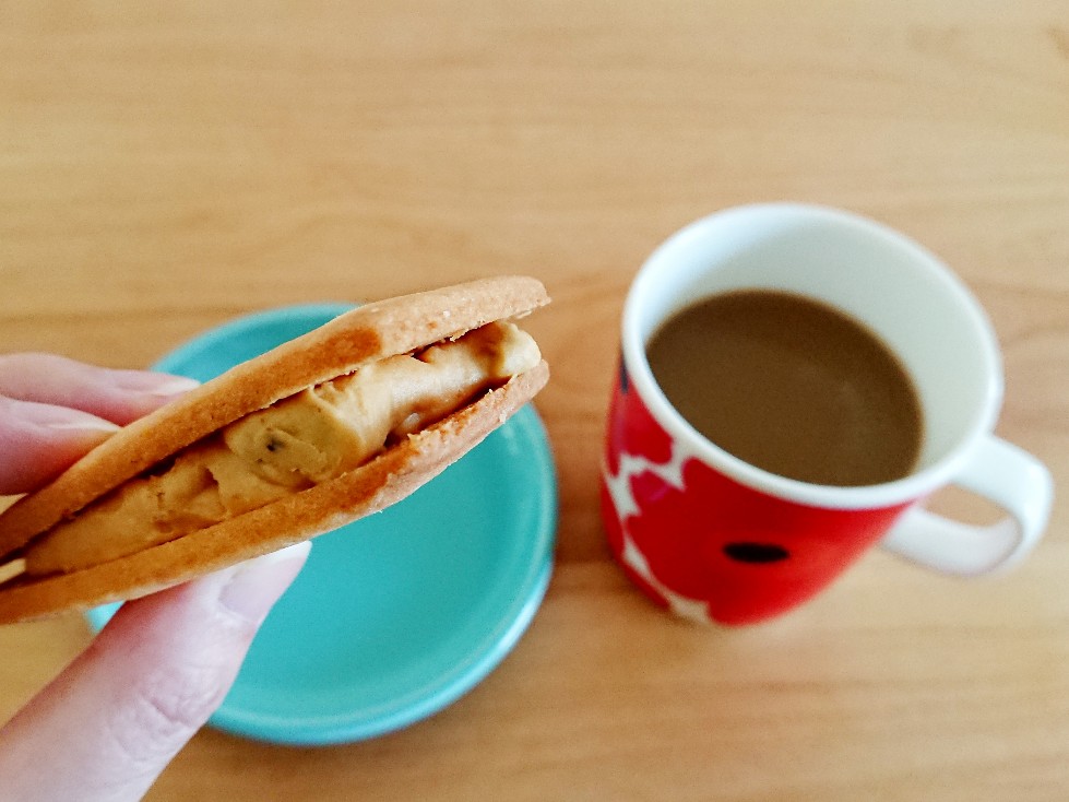 コーヒーとラムレーズンサンド