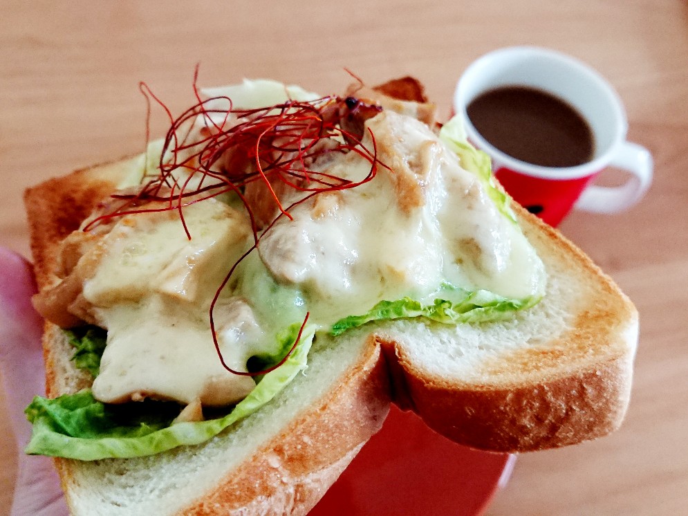 f:id:oomametomame:20190511001043j:plain 照りマヨチキントーストとコーヒー