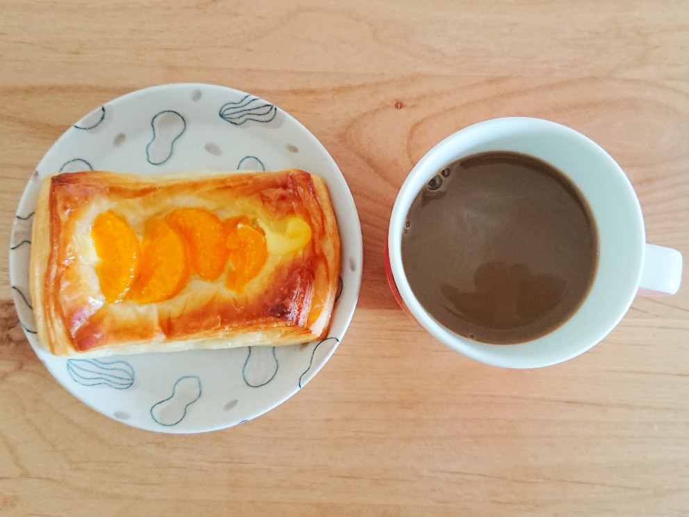 コーヒーとミカンカスタードデニッシュ