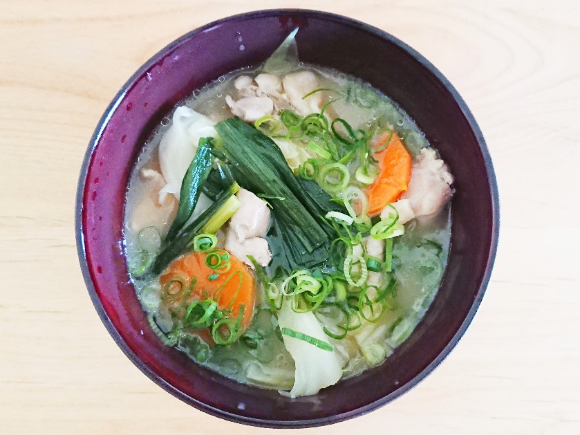 鶏モモと野菜のスープ