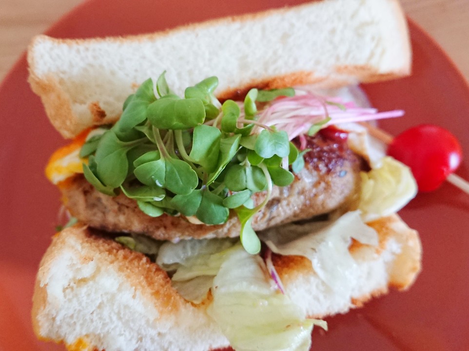 f:id:oomametomame:20190527134132j:plain 食パンハンバーガー