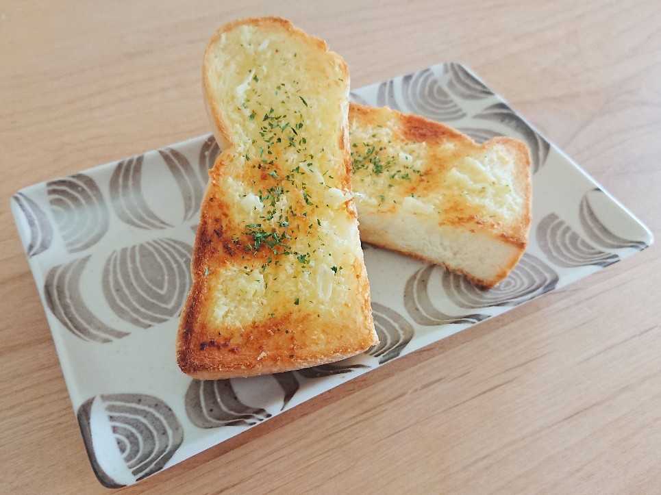 f:id:oomametomame:20190603110134j:plain ガーリックトースト