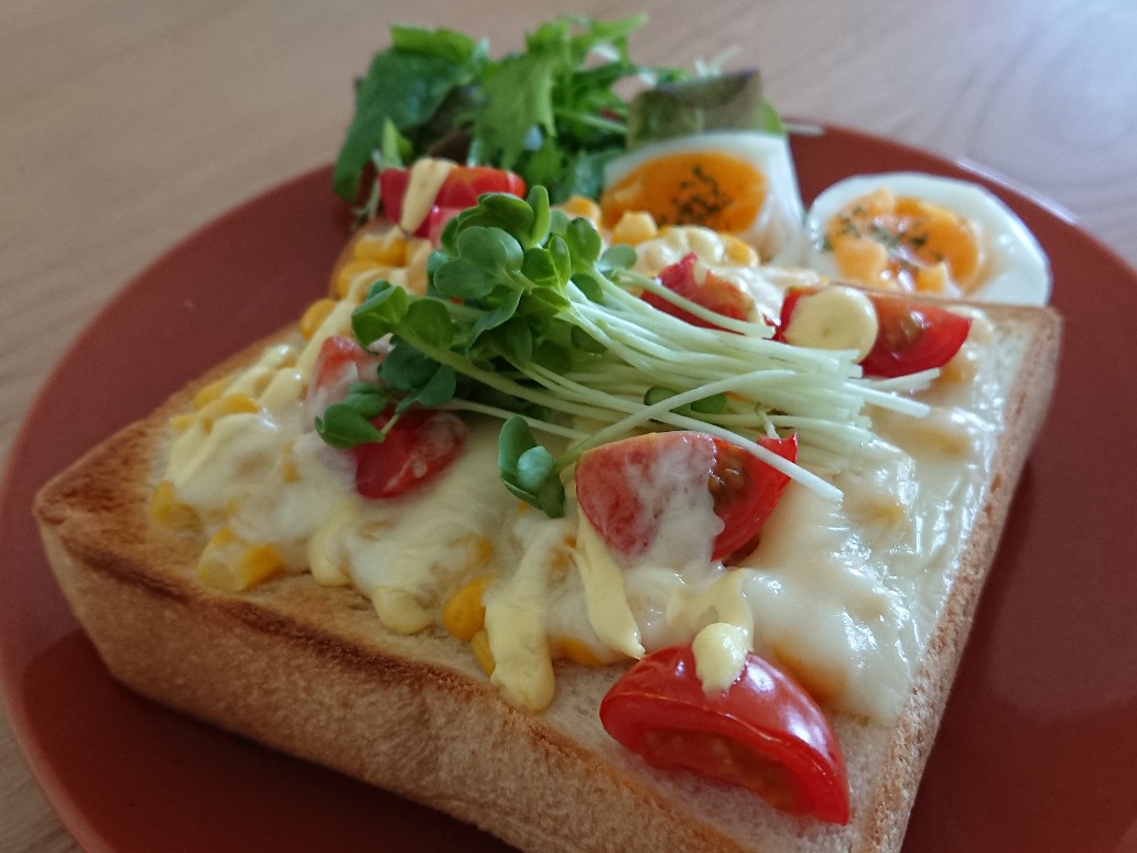 暗いトーストの写真