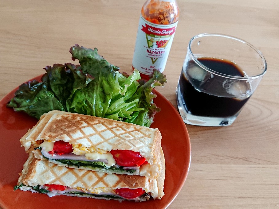 f:id:oomametomame:20190622214818j:plain ハム&スクランブルエッグホットサンド