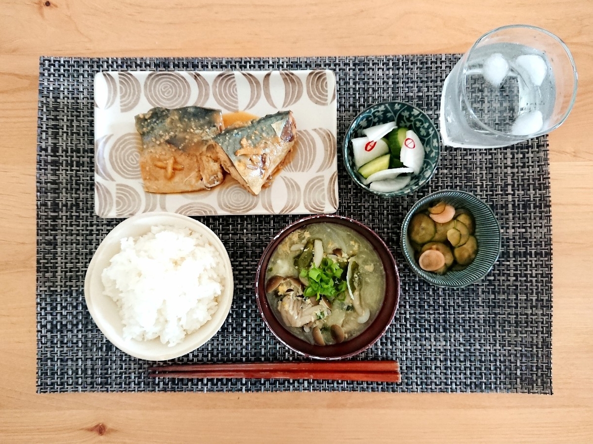 サバの味噌煮 ご飯 お味噌汁 漬物