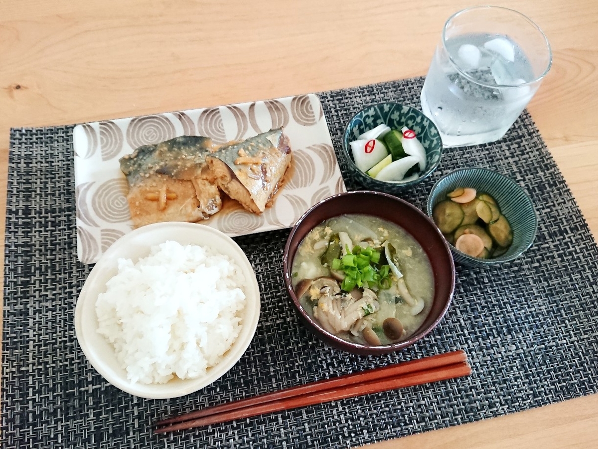 サバの味噌煮 ご飯 お味噌汁 漬物