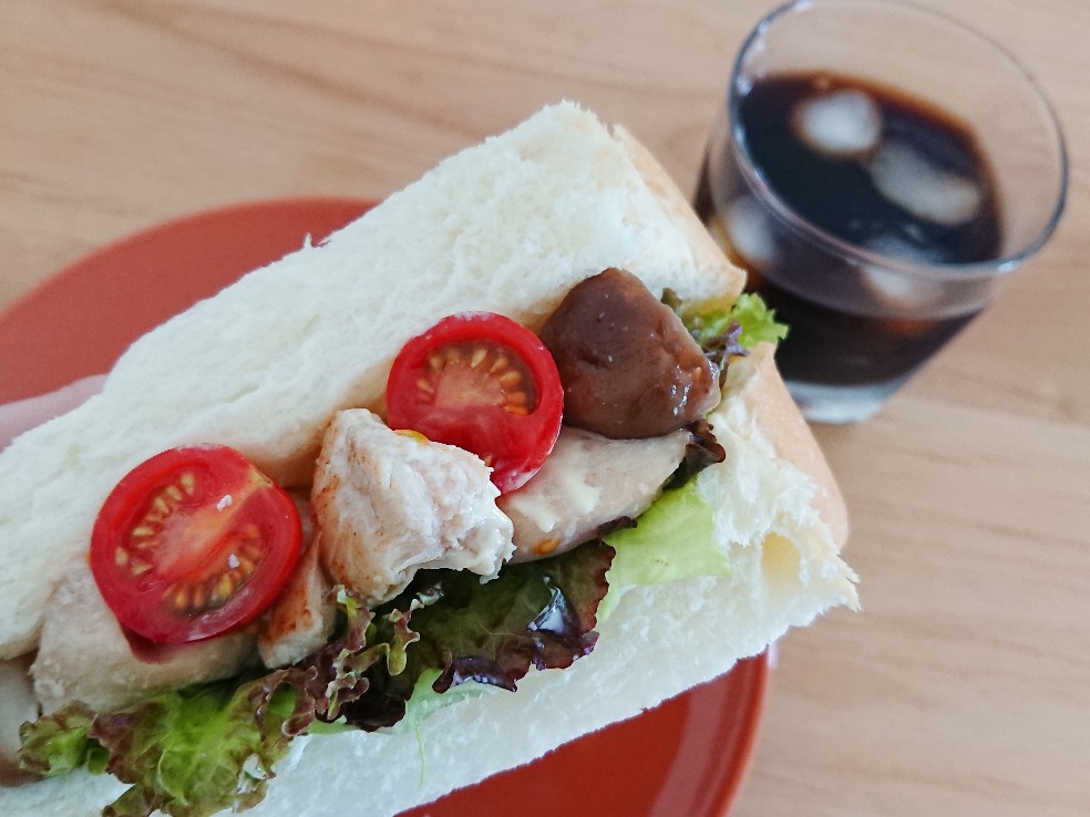 f:id:oomametomame:20190713131554j:plain 鶏ももの塩麹焼きサンドイッチ