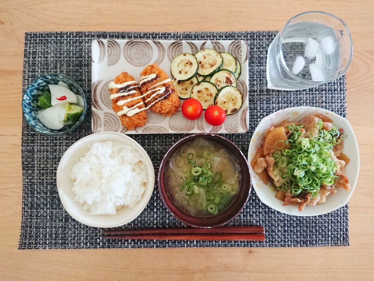 ご飯 お味噌汁 豚バラ大根 揚げ物 漬物