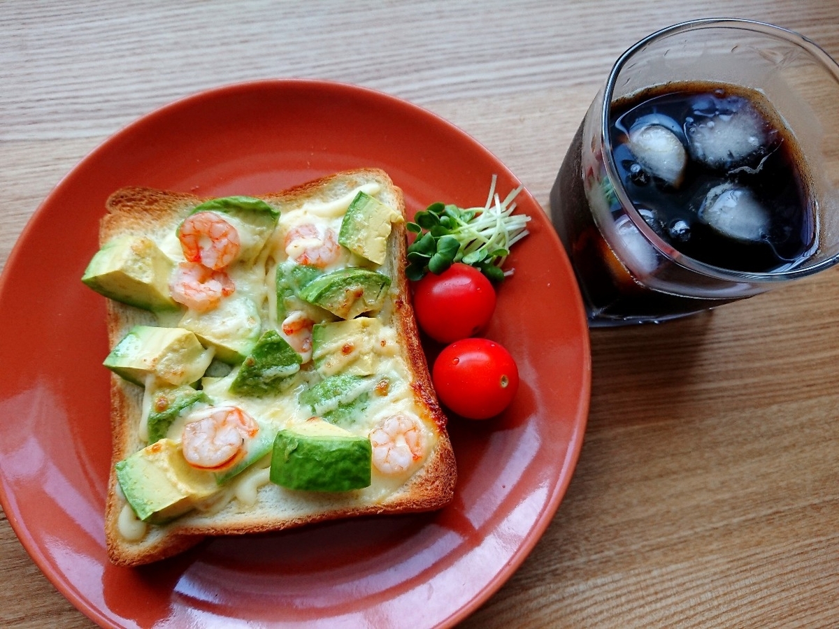 f:id:oomametomame:20190731071257j:plain コーヒー エビアボカドトースト