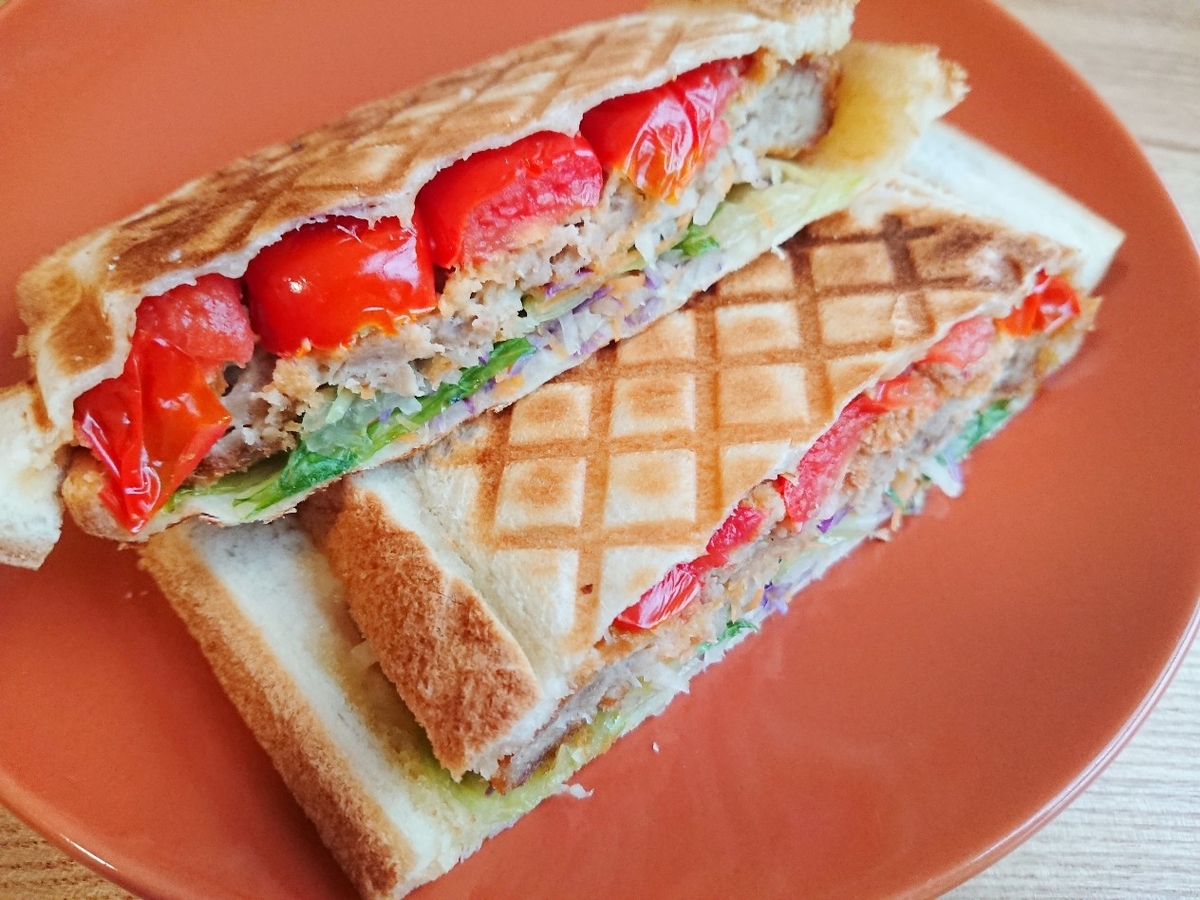f:id:oomametomame:20190801220352j:plain メンチカツホットサンド