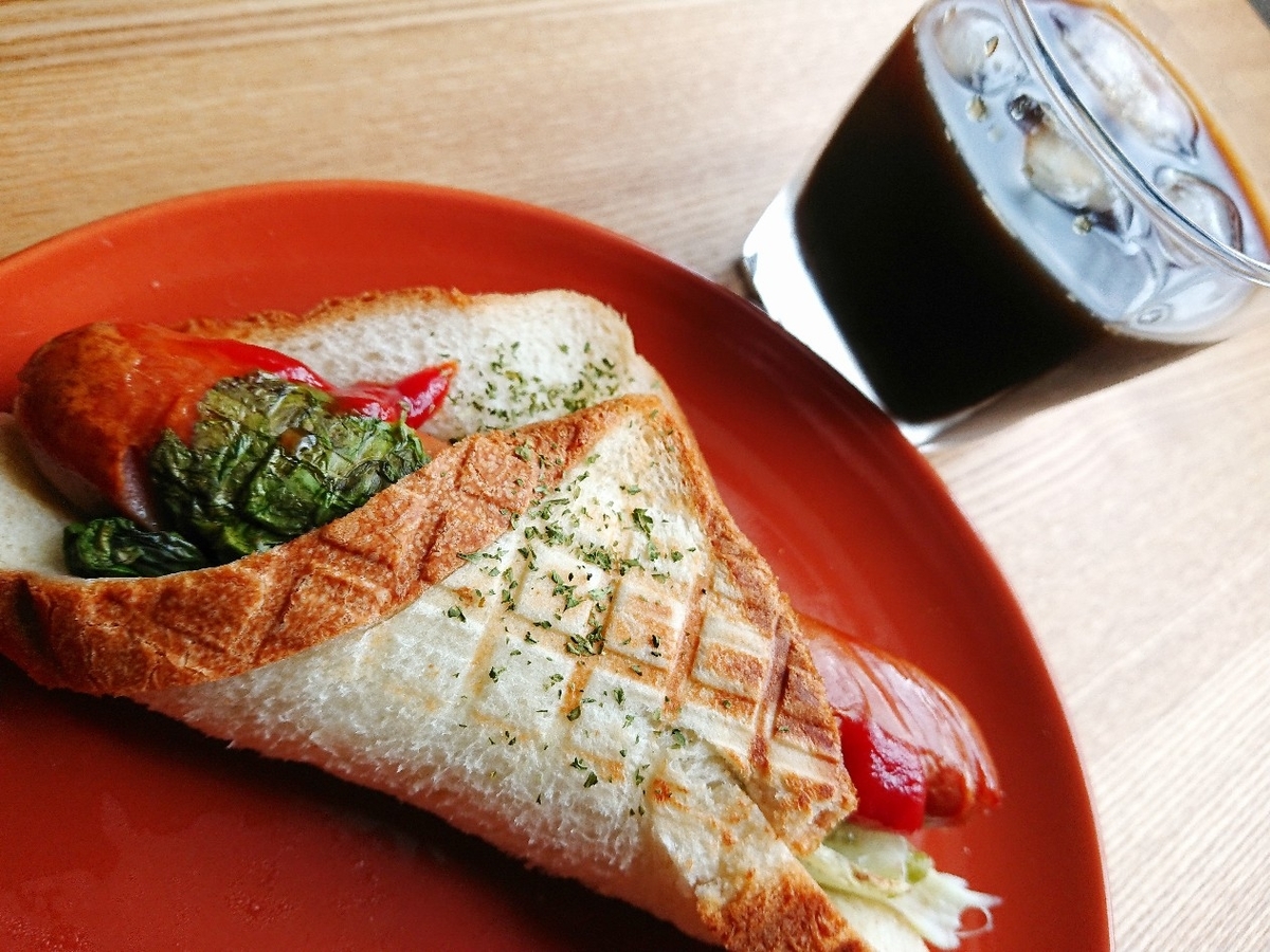 f:id:oomametomame:20190808145635j:plain コーヒー ホットドッグ