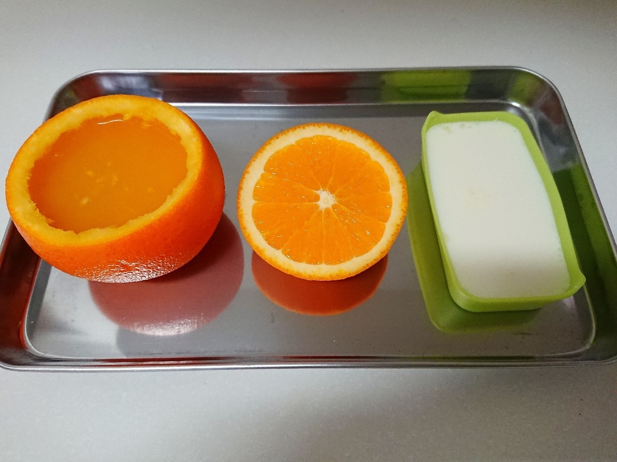 f:id:oomametomame:20190821194455j:plain オレンジの中にゼリーの素を入れた