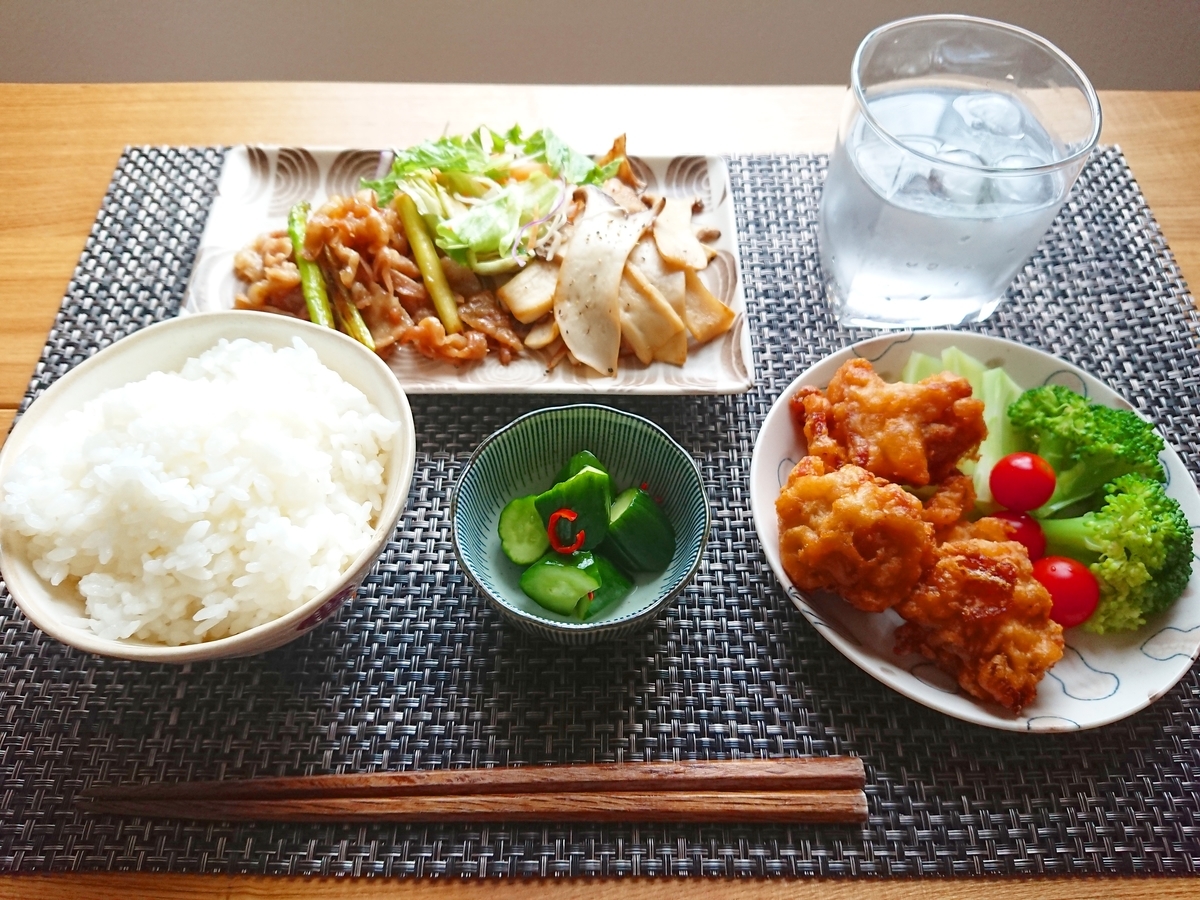 ご飯 唐揚げ 豚バラ炒め エリンギソテー サラダ