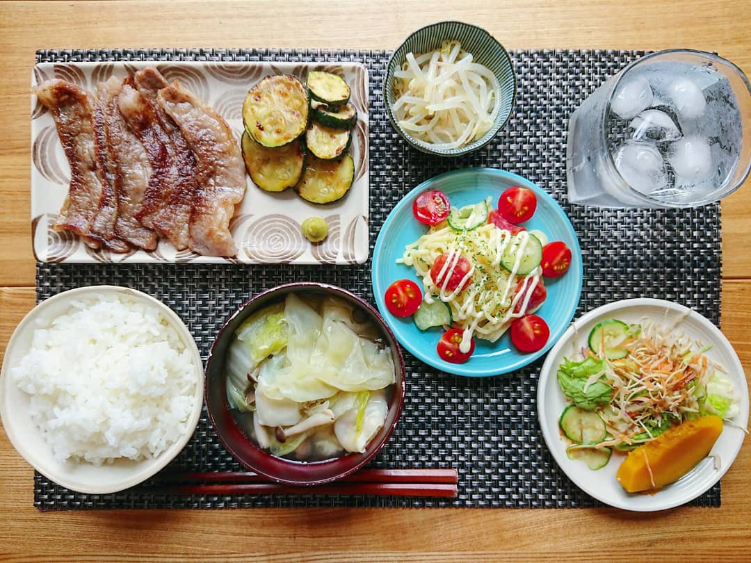 ご飯 味噌汁 焼肉 スパゲッティサラダ