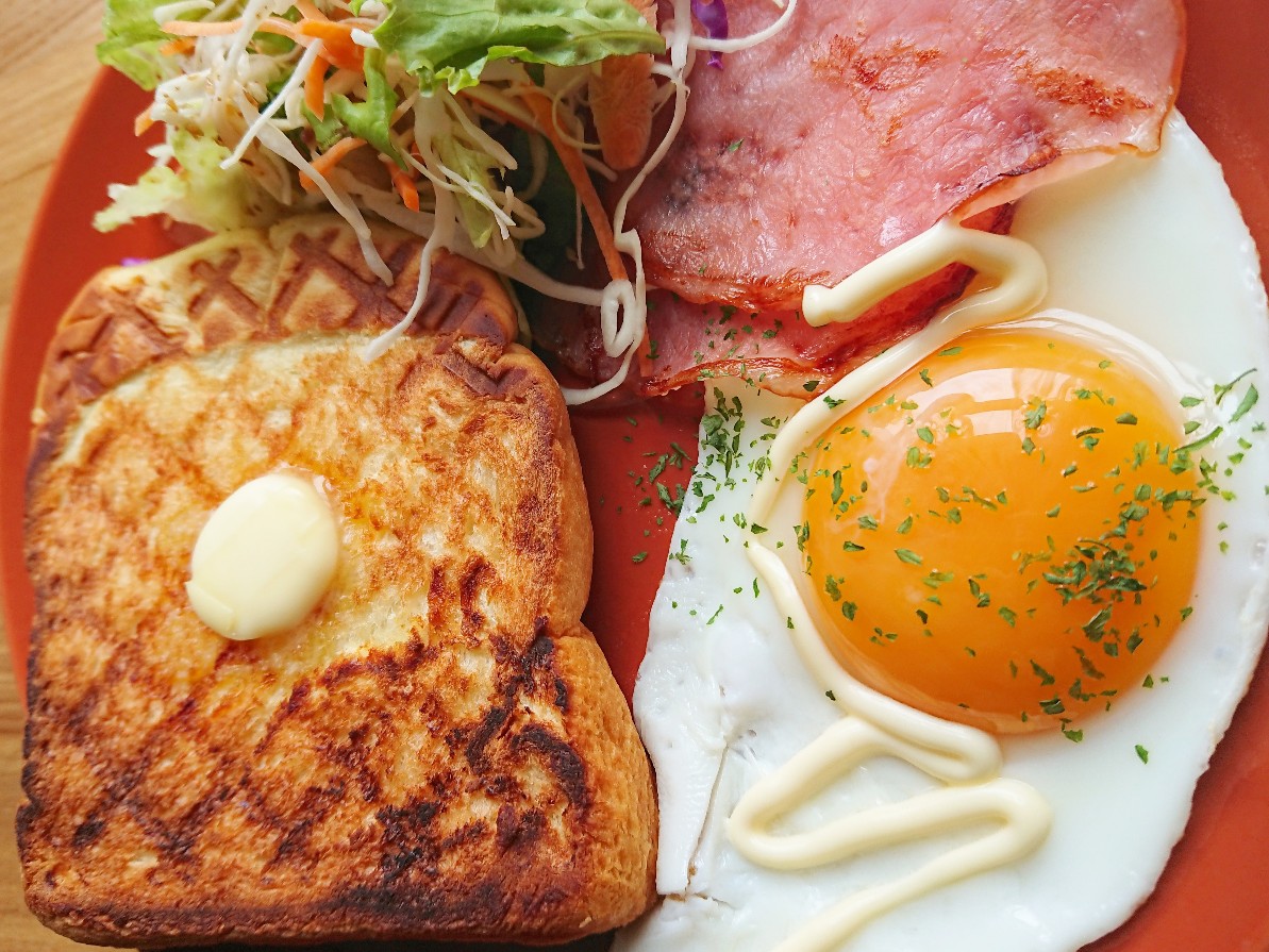 バタートースト ハム 目玉焼き ワンプレート朝食 おうちごはんストーリー バタートースト ハム 目玉焼き ワンプレート朝食 おうちごはんストーリー