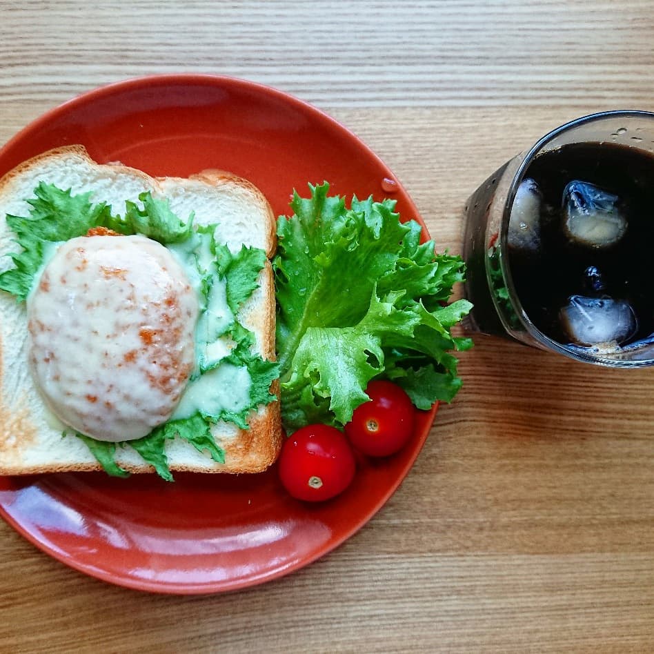 f:id:oomametomame:20191009195619j:plain コロッケチーズトースト コーヒー