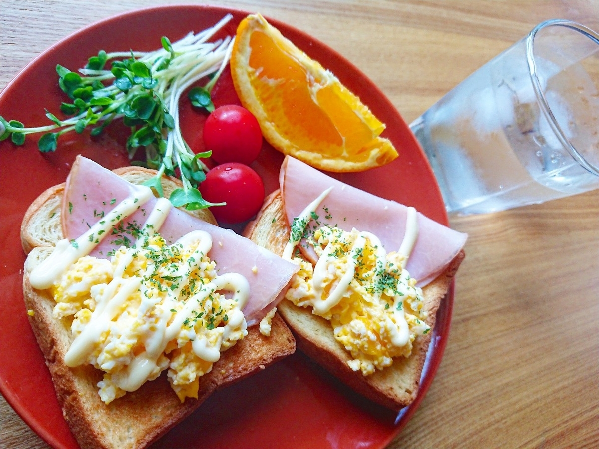 ハムとたまごがのったトースト オレンジ 野菜