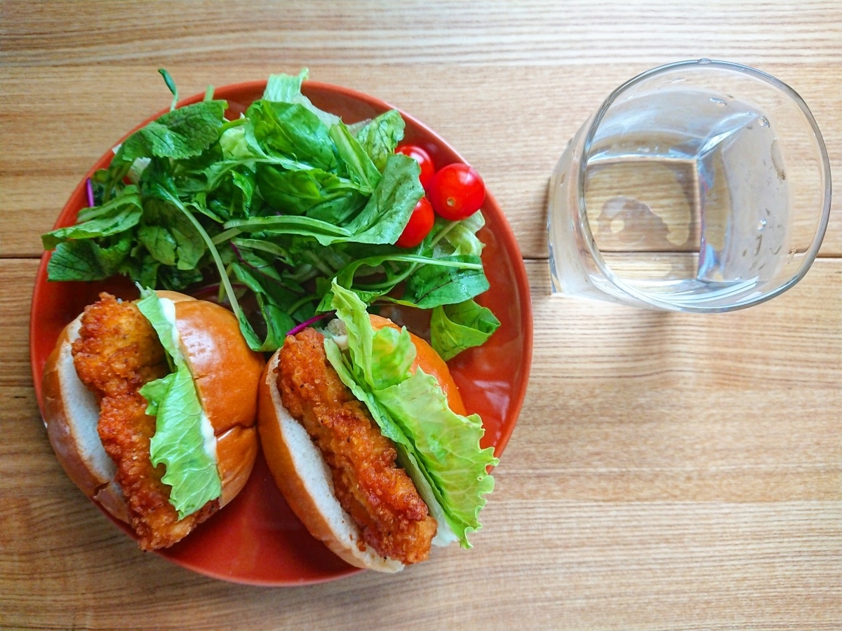 チキンフィレオ の味 ロールパンで作るフライドチキンサンドの作り方 おうちマックレシピ おうちごはんストーリー チキンフィレオ の味 ロールパンで作るフライドチキンサンドの作り方 おうちマックレシピ おうちごはんストーリー