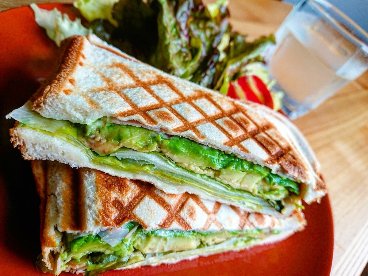 アボカド レタス 野菜たっぷりグリーンサンドイッチ ワンプレート朝ごはん おうちごはんストーリー