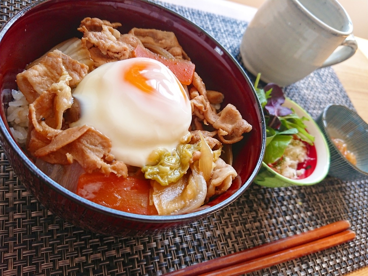 温玉がのった豚丼