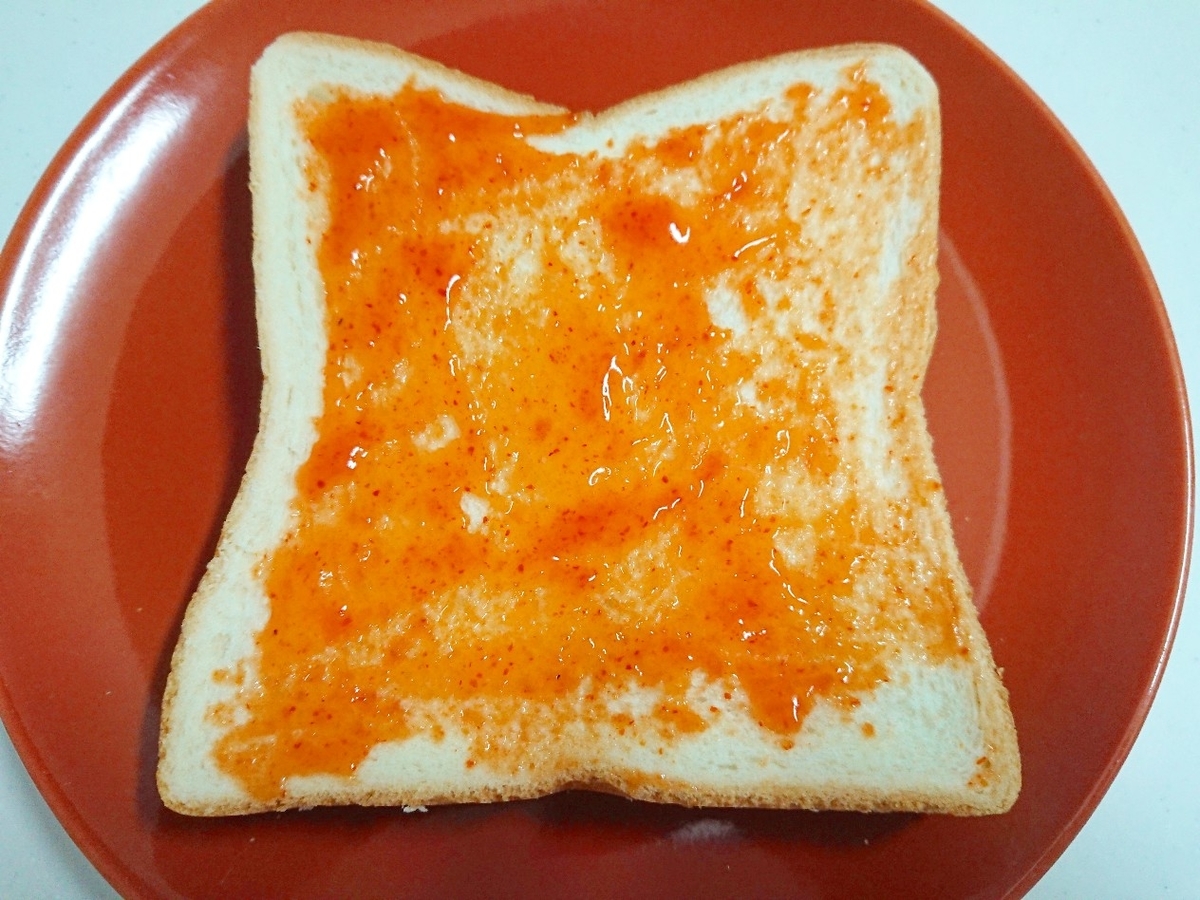 ピザソースを塗った食パン
