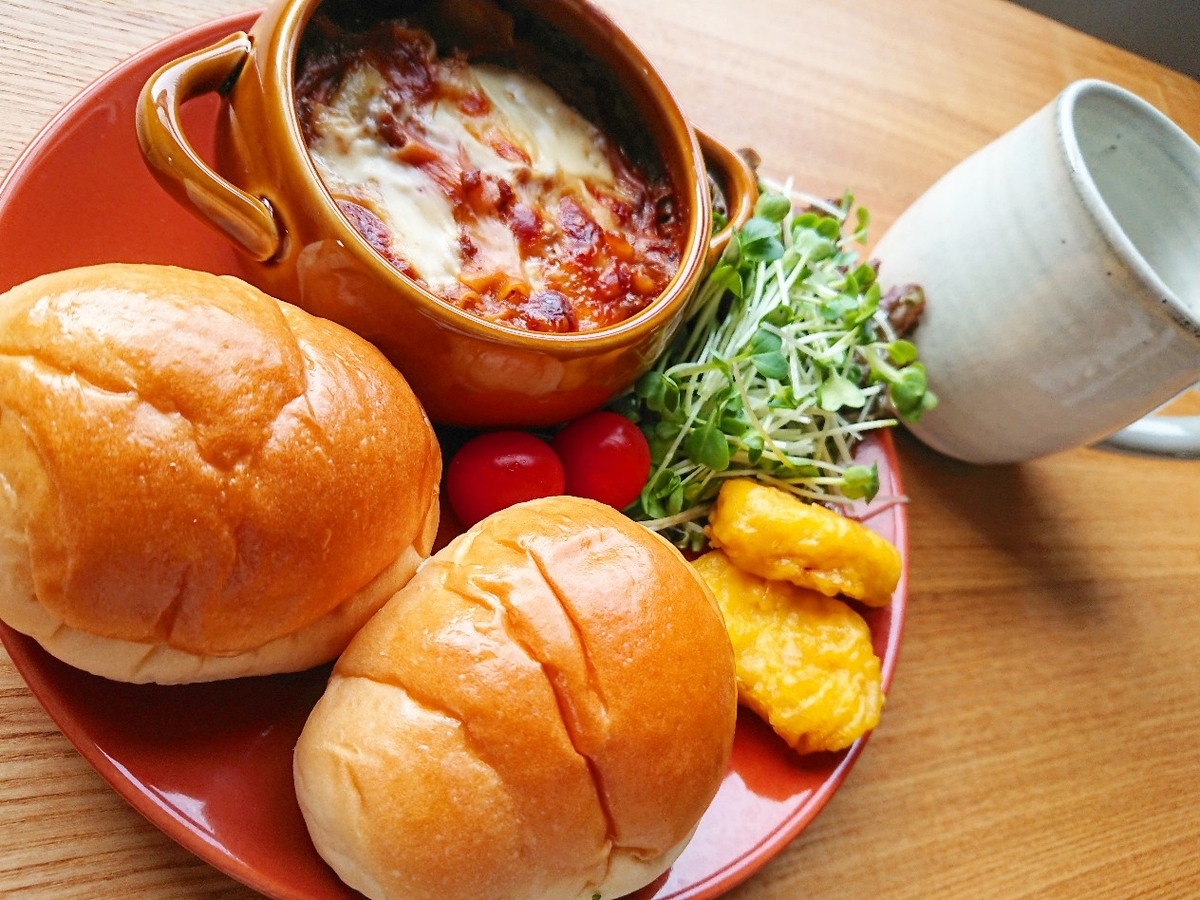 ロールパン ラザニア サラダ チキンナゲット 飲み物