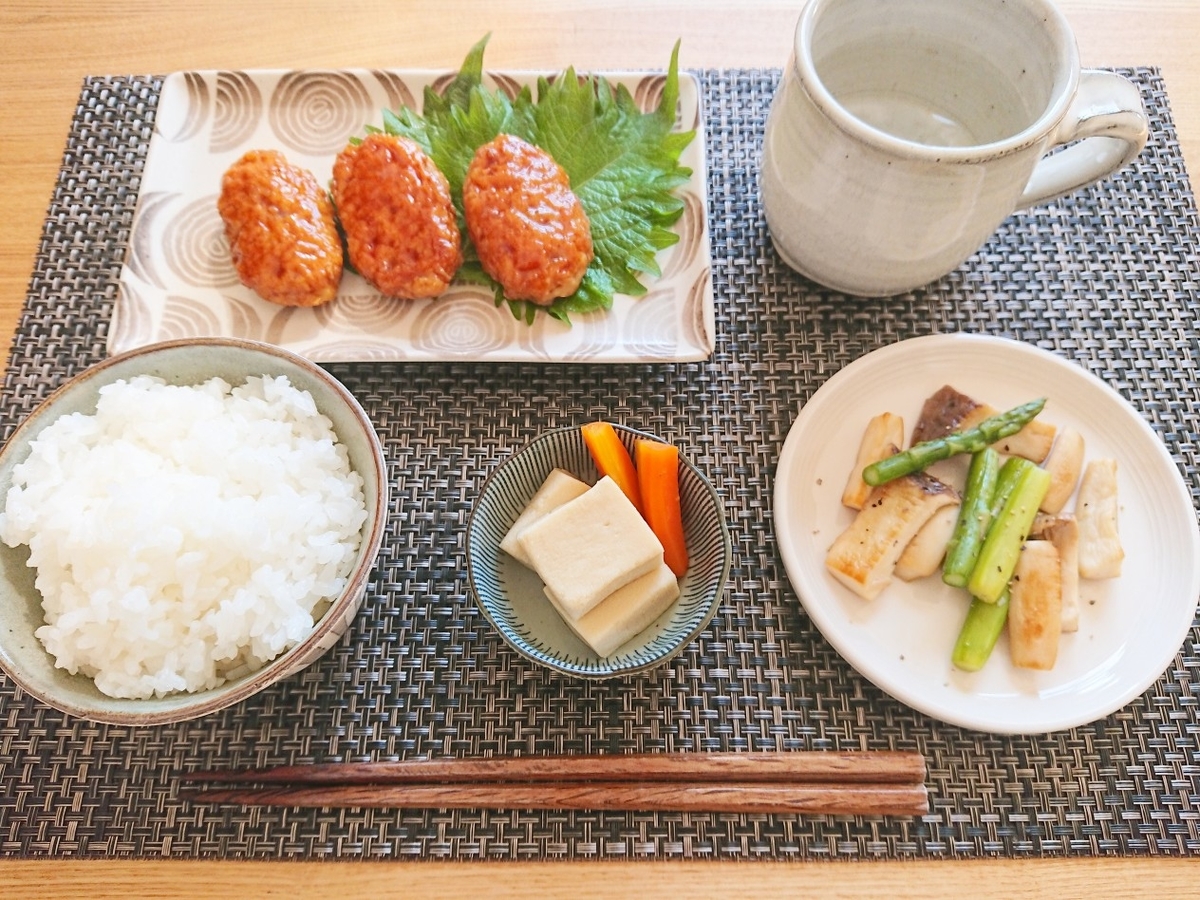 ご飯 つくね 高野豆腐 きのこの炒め物