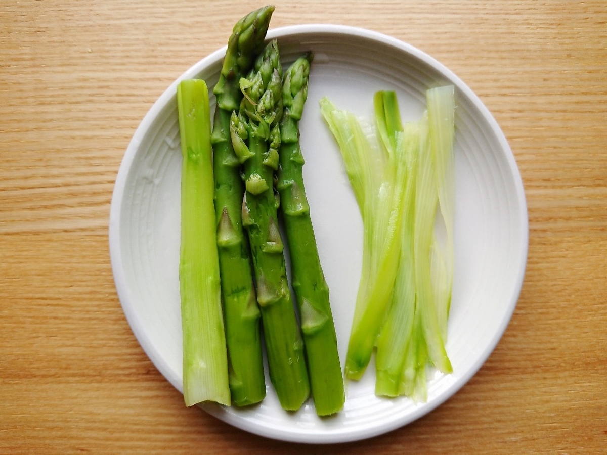 茹でたアスパラ